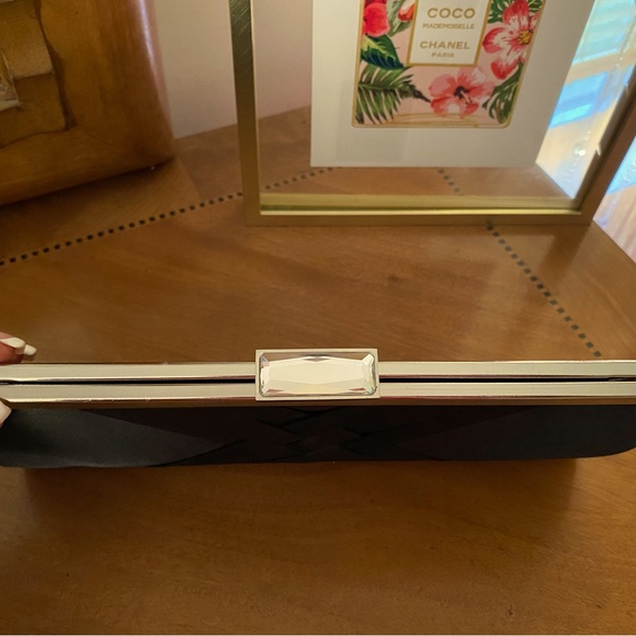 👝Classy Black Satin Clutch👝 - Picture 3 of 4